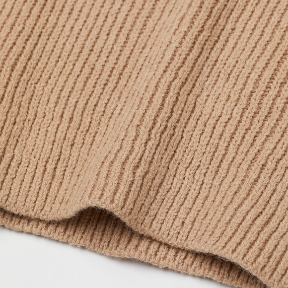🌸5/$40🌸 NWT H&M cropped turtleneck sweater in beige size XS - Picture 4 of 4